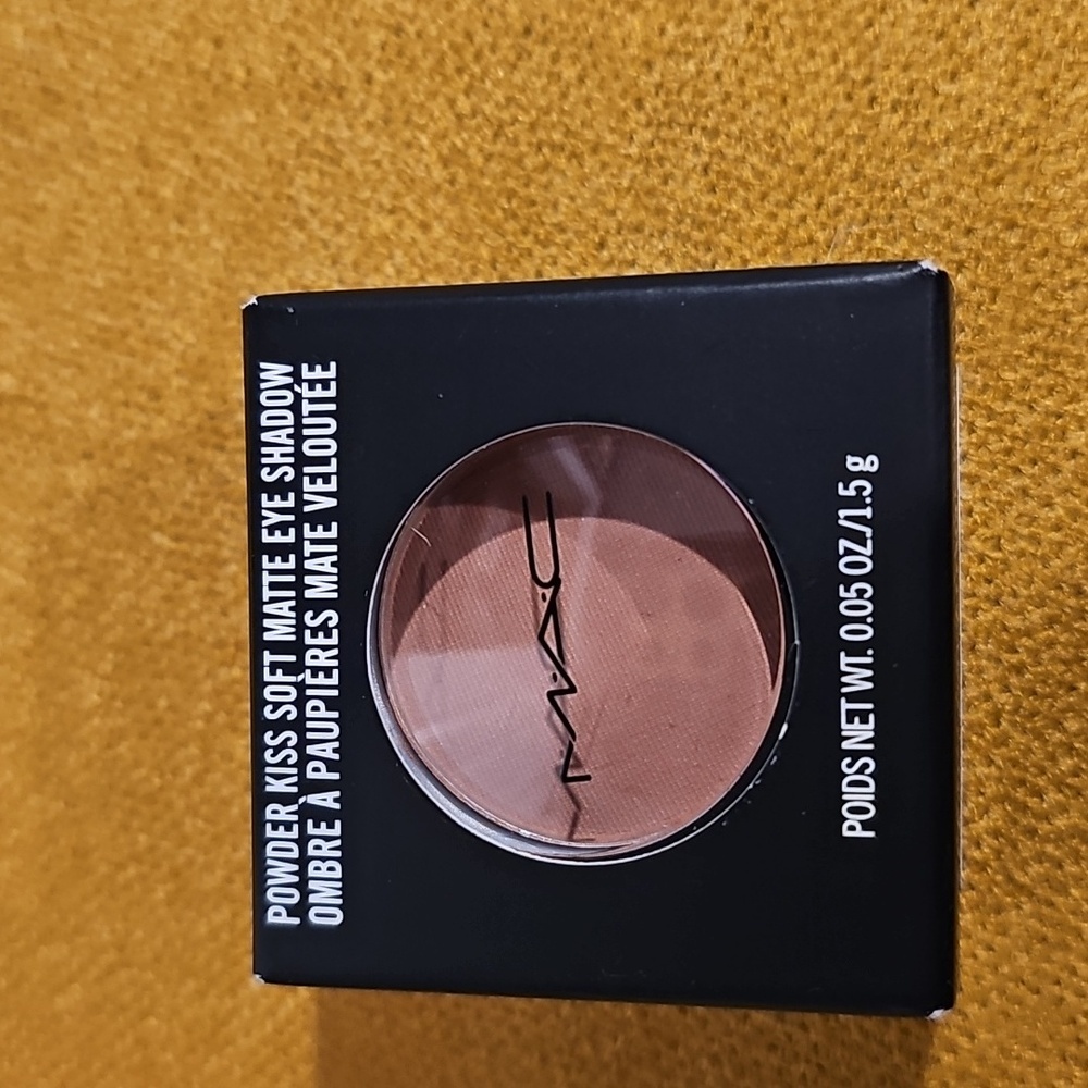 MAC POWDER KISS EYESHADOW- MY TWEEDY